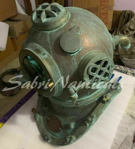 Diving divers helmet - 18",