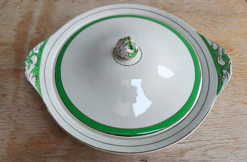 Vintage art deco queens - deco,