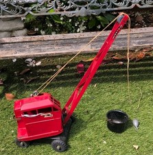 VINTAGE TRI-ANG JONES KL44 CRANE TINPLATE TOY 1950s RED W/ HOOK & BUCKET UK MADE
