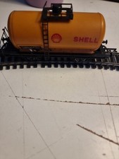 LIMA OO Gauge L.W.B.SHELL TANK WAGON IN V.G.C.