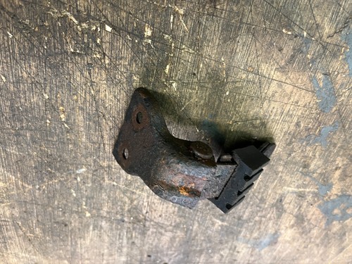 Yamaha qt50 seat hinge - qt50,