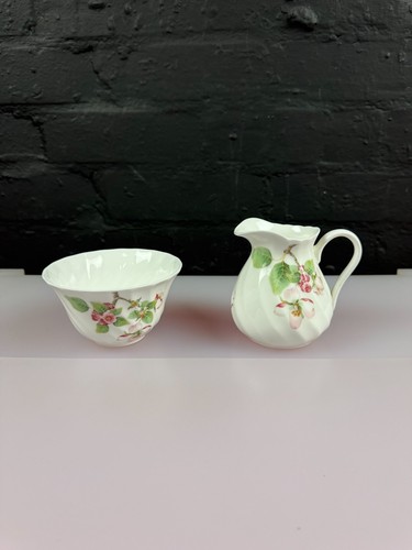 Wedgwood apple blossom milk - blossom, /