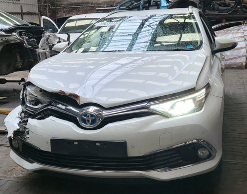 Toyota auris estate - estate, hybrid