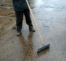 MUCK Yard Farm Scraper GENERAL PURPOSE 22 " STRAIGHT With Wooden Handle  