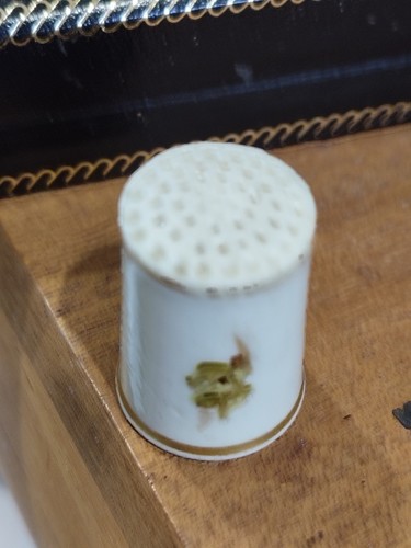 Royal worcester thimble - worcester,