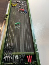 28 X CARP RIGS READY TO USE IN