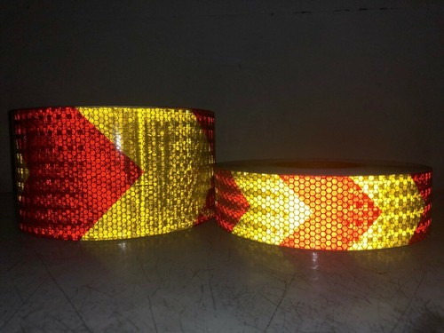 Red yellow arrow chevron - &,