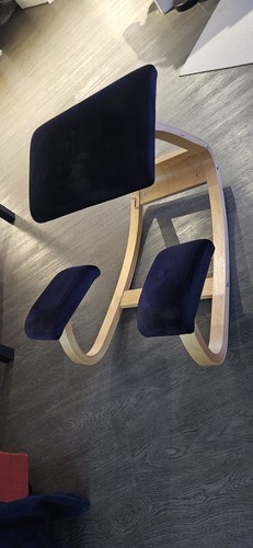 Ergonomic kneeling chair