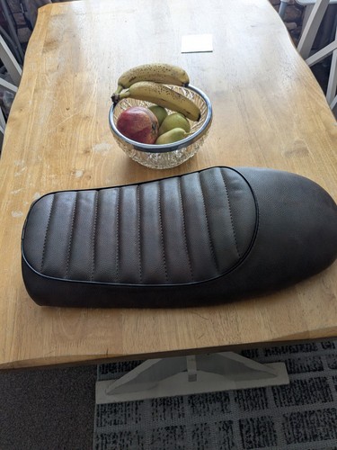 Flat hump vintage seat - seat, brown