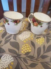 (2) Royal Albert  OLD COUNTRY