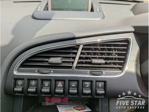 Peugeot 3008 dashboard center - 3008,