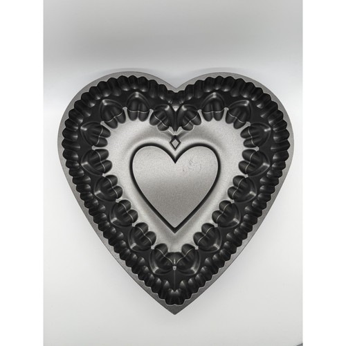 Wilton crown hearts cake - crown,