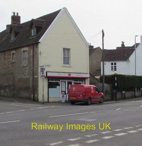 Photo royal mail van outside - -,