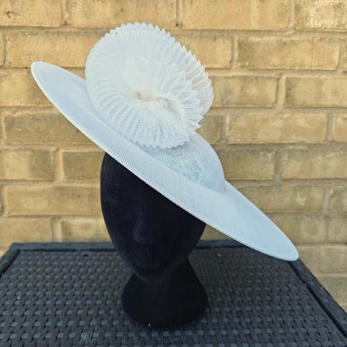 White flower wide - brim, large