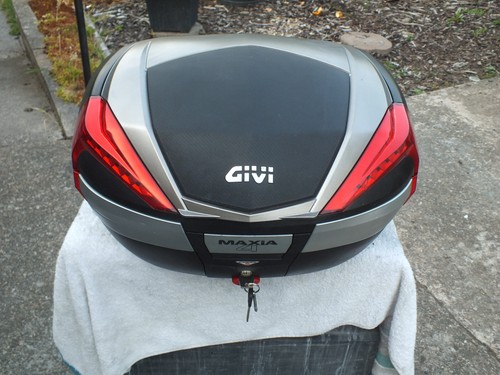 Givi maxia v56 top box - top,