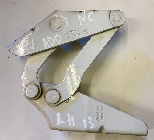 Front bonnet hinge - hinge, left