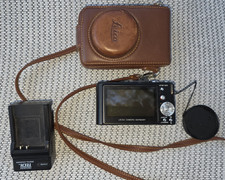 Leica D-LUX 3 10.0MP Black Compact Digital Camera with Leather Case and Charger