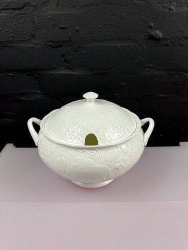 Wedgwood strawberry and - strawberry, vine