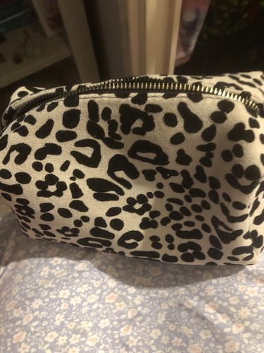 Leopard print make bag - leopard,