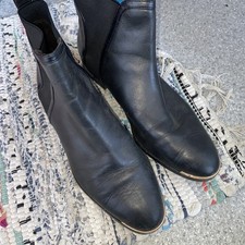 Ted Baker Size 5 Black Chelsea