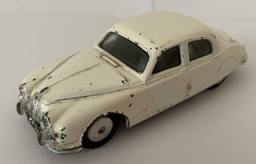 Corgi toys 208 jaguar - jaguar, 2.4