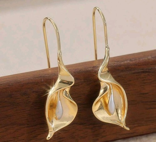 Gold tone calla lily flower - calla,