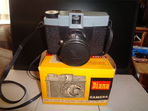 Diana camera 151 - no, boxed