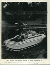 Press Photo Boaters on a