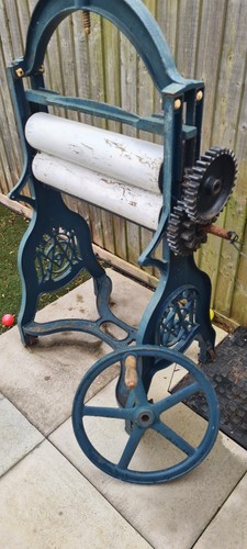 Large cast iron mangle - large,