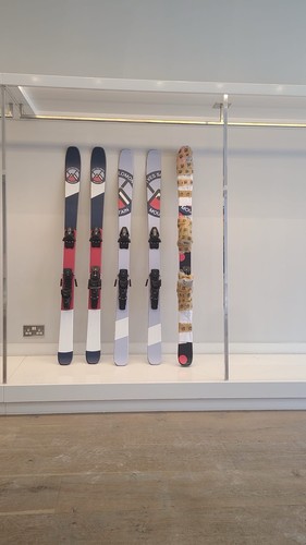 Pairs skis skiing - pairs,