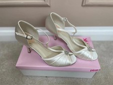 Ivory satin Bridal shoes size UK6/39, pink paradox London