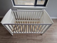 Bundle Cot bed + hypoallergenic matters + travel cot + Hypoallergenic matters