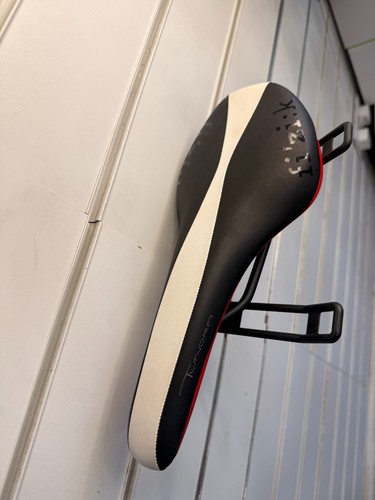 New fizik tundra bicycle - new,