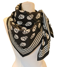 Alexander McQueen Silk Scarf black Skull Print Twill 90 x 90 New with Tags