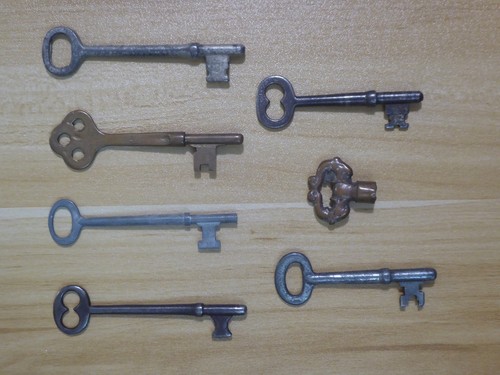 Vintage skeleton keys lot - skeleton,