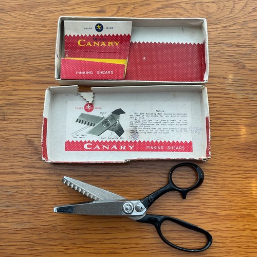 Red canary vintage pinking - canary,