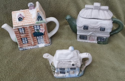 Miniature teapot with - x,