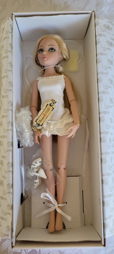 Lowyne wilde doll essential - doll,