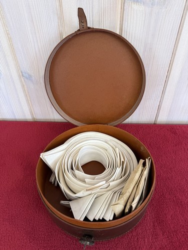 Vintage leather collar - collar, box