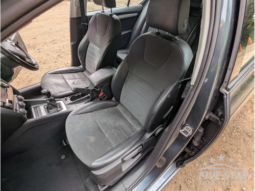 Skoda octavia front passenger - octavia,
