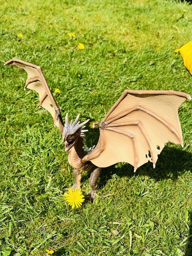 Schleich hungarian horntail - schleich,