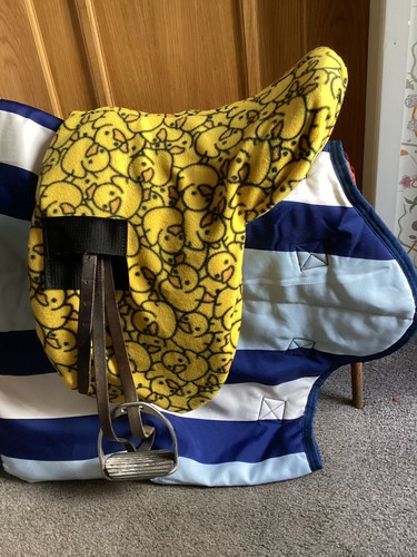 Fleece ride saddle cover - on,