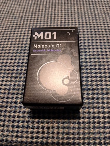 M01 molecule escentric - 01,