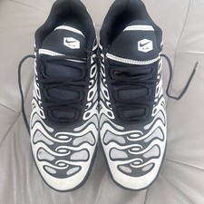 Nike tuned air black and white