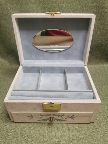 Vintage jewelry box with - box,