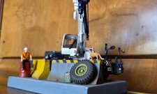 Model Crane Diorama –