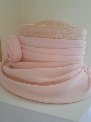 Beautiful peach hat - beautiful,