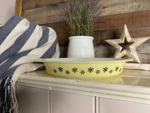 Vintage pyrex yellow gaiety - pyrex,