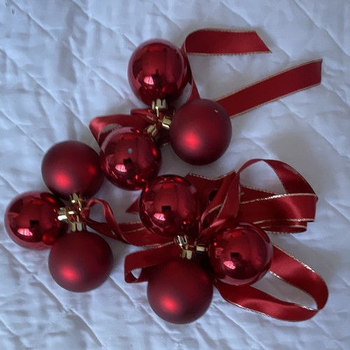 Grouped baubles - grouped,