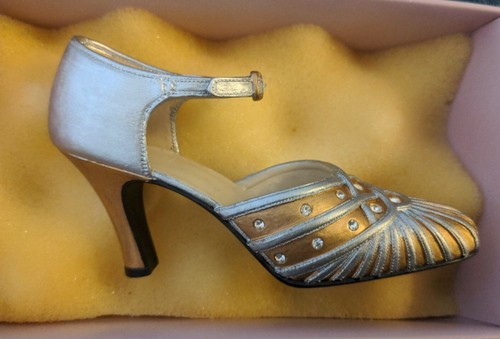 The shoe fits leonardo - if,